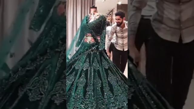 Beautiful Dark Green embroidery Lahanga 😍😍 #darkgreen #lahenga #embroidery #morshikha смотреть онлайн