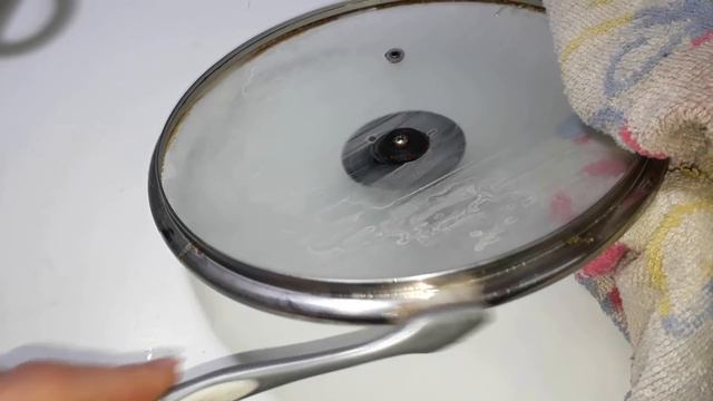 НОВЫЙ СПОСОБ! ЧИСТИМ ПОСУДУ ОТ НАГАРА И ЖИРА! смотреть онлайн