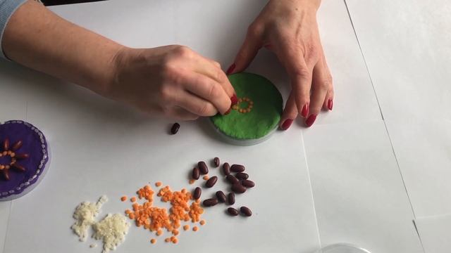 Елена Соколова, воспитатель Школы № 2114. Украшение крышечки смотреть онлайн