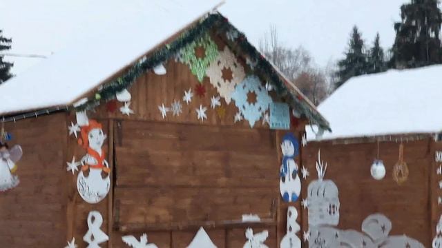 Vlog городская ЁЛКА / Наше Кафе / МУЖ жарит ОЛАДЬИ