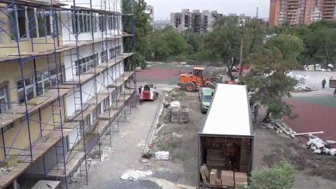 В Мариуполе петербуржские строители восстановили з... детсада, которые уничтожили украинские боевики