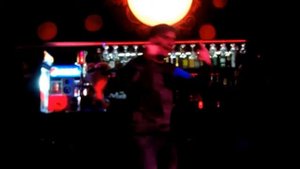 Парень классно танцует в клубе / Cool Guy Dancing