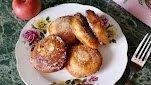Яблочные пончики.