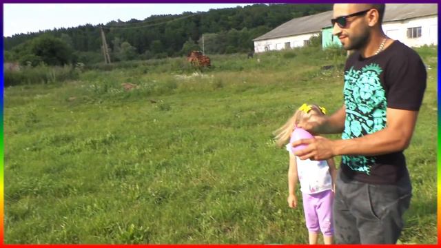 ЧЕЛЛЕНДЖ ОТБИВЕМ БИТОЙ ШАРИКИ С ВОДОЙ 💧 EPIC Kid WATER BALLOON FIGHT! Summer Family Fun Kinder смотреть онлайн