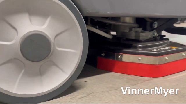 Компактная поломоечная  машина с местом для  оператора VinnerMyer 700R