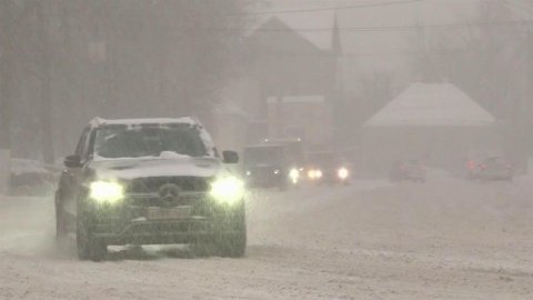 Москву и область завалило снегом, метель с разной интенсивностью продолжалась весь день