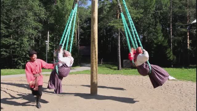 Качели в северной деревне