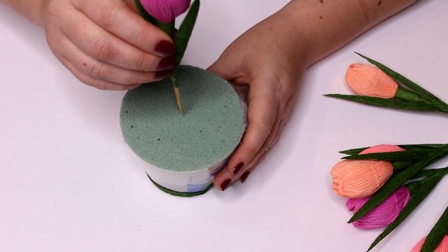 How To Make Chocolate Tulip Bouquet / Тюльпан с конфетой внутри / DIY Crepe Paper Flowers