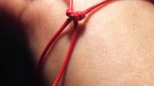 Интересно  красная нить на запястье #краснаянить #талисман #оберег