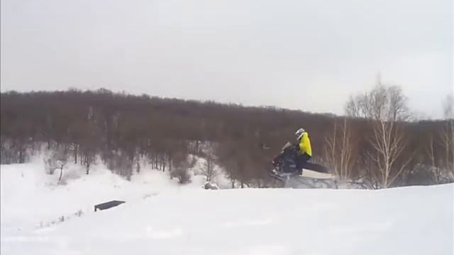 yamaha xtx 1.75 ямаха прыжок на снегоходе смотреть онлайн