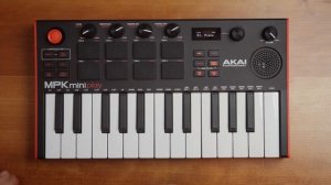 Akai MPK Mini Play mk3 - Initial Thoughts // Review
