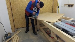 Homemade table with built saw / Workbench