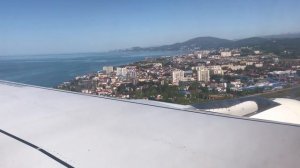 Самолет садится в аэропорту Сочи