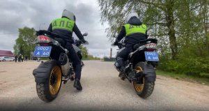 Совместный рейд провели сотрудники ГИБДД и мотолюбители в Псковской области