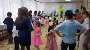 Танец с мамами на 8 марта, в детском саду