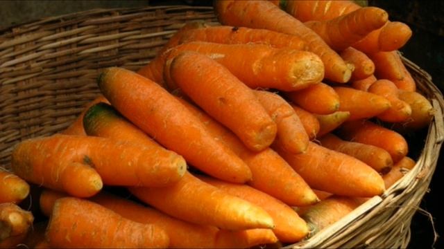 Как правильно убирать морковь???
