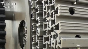 Экстремальные автомобили, которые едут по любой местности.