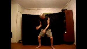 мим О. Попов--этюд-Змея, сбрасывающая старую кожу