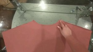 Футболка со спущенным плечом. Шить легко.