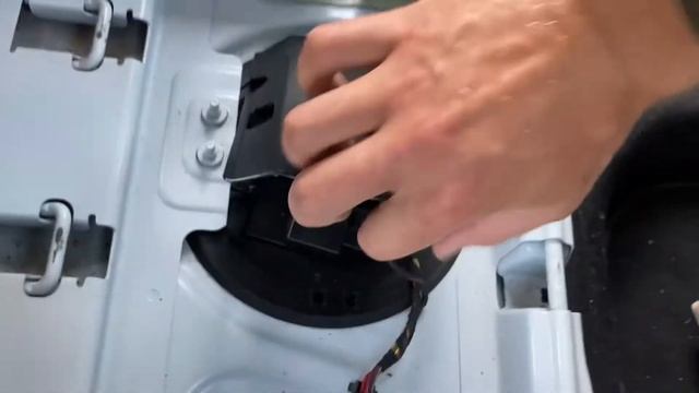 HOW TO: Replace Touran Fuel Pump смотреть онлайн