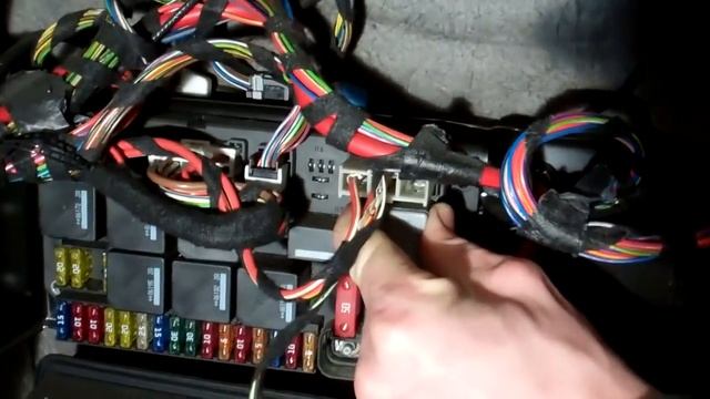 How to replace the relay on Range Rover L322 air suspension compressor смотреть онлайн