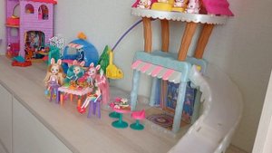 Играем с куклами Enchantimals. Кроличья вечеринка. В гостях Новинка младшая сестренка и очень редка