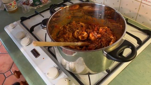 СЕКРЕТ СЧАСТЛИВОЙ СЕМЕЙНОЙ ЖИЗНИ_КТО ТО ГОТОВИТ КТО ТО ПЬЕТ смотреть онлайн