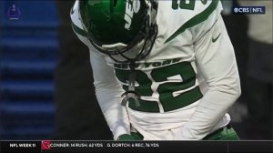 #Jets safety Tony Adams BONE is showing through his glove and heads straight to the locker room.