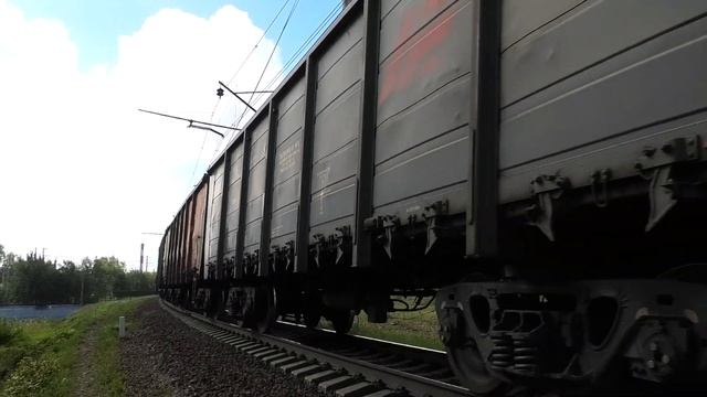 "Зеленый Дончак" 2ЭС4К-051 с грузовым поездом смотреть онлайн