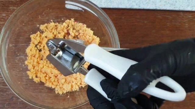 Фаршированные яйца с чесноком. Всего 2 ингредиента!СЕМЕЙНЫЙ РЕЦЕПТ БЮДЖЕТНОЙ ЗАКУСКИ. НОВЫЙ ГОД 202 смотреть онлайн