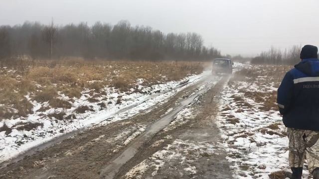 Посадили НИВУ на мосты! Kia Sorento месит грязь! Уазик на подмогу!