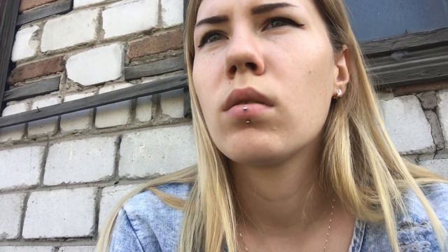 Забрали нашу мебель. Моей краски нигде нет.