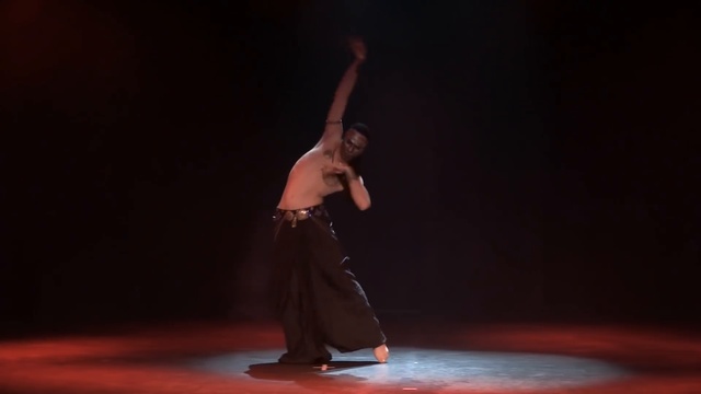 Horus Mozarabe performing fusion bellydance at The Massive Spectacular