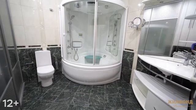Купить трехкомнатную квартиру в центре Новосибирска.