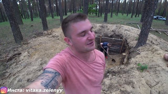 ПОСТРОИЛИ КРУТУЮ ЗЕМЛЯНКУ В ЛЕСУ! КАК ПОСТРОИТЬ ЗЕМЛЯНКУ??! смотреть онлайн