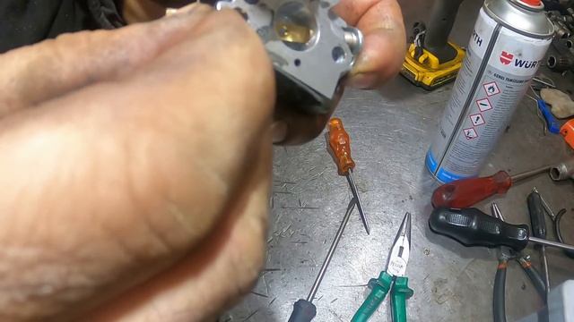 Husqvarna 236 Motorlu Testere Karbüratör Basınç Valfi Körleme смотреть онлайн