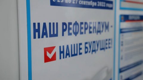 «Я возвращаюсь домой»: как в Луганске прошёл третий день референдума о вхождении в состав России