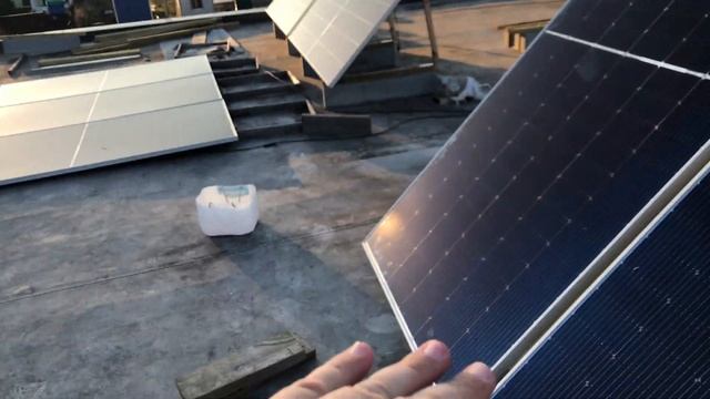 Перевернули солнечные панели что стояли горизонтально и поставили новые #sila #солнечныепанели #сэс