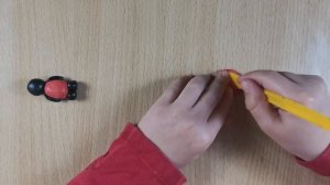 Видео лепка из пластилина для детей 4-5 лет. Божья коровка. Поделки из пластилина.