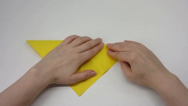 Коробочка для канцтоваров из бумаги. Оригами - карандашница.