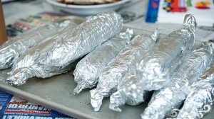 Жареная на гриле кукуруза с беконом и сыром