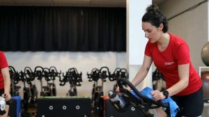 HIIT avec un VÉLO D'INTÉRIEUR: entraînement EFFICACE et DYNAMIQUE - 30 minutes