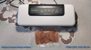 Как вакуумирует вакуумный упаковщик Биоломикc W300. Вакууматор для дома, кухни и бизнеса в работе.