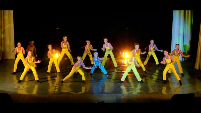 Маленькие строители - Dance Video Channel смотреть онлайн