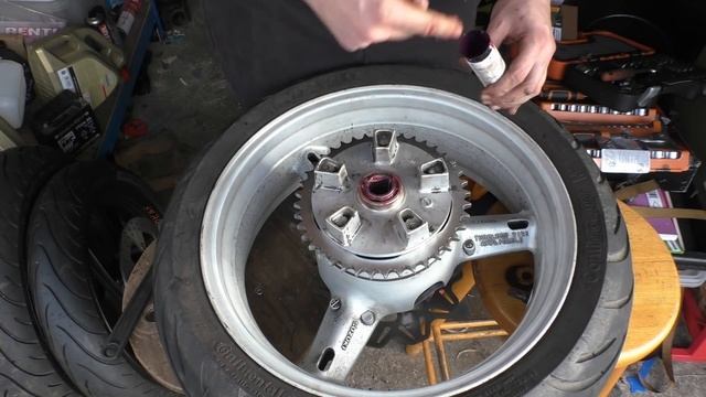 SV1000 Rear bearing replacement - Part 2 смотреть онлайн