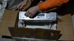 Приехал усилитель AKAI AM-U04, небольшая распаковка. Особенности этого усилителя и внешний вид.