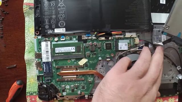 Установка M.2 SSD в ноутбук Acer Aspire A315-53 смотреть онлайн