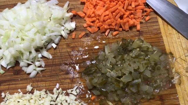 176.  Окорочка жаренные, с гречкой и подливой.