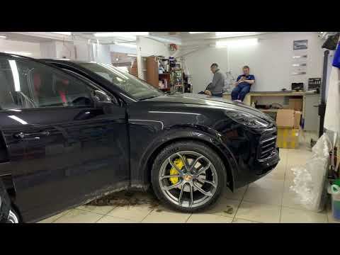 Перетяжка алькантарой потолка, шторок, козырьков и стоек Porsche Cayenne, покраска  суппортов