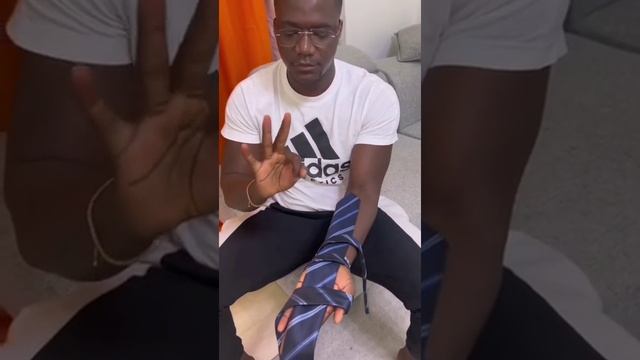 Галстук завязать на руке